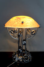 将图片加载到图库查看器,Lampe Art Déco exceptionnelle en fer forgé et pâte de verre – France, vers 1920