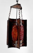 Load image into Gallery viewer, Suspension / Lustre des Potiers d'Accolay en Cuivre Patiné et Médaillons Multicolores en Résine Fractale, Circa 1970