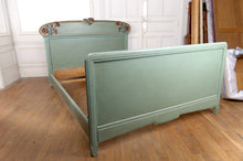 将图片加载到图库查看器,Lit Art Nouveau en bois sculpté et peint, Thème floral : Pavots / Coquelicots, France, vers 1900