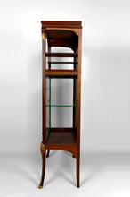 将图片加载到图库查看器,Vitrine Art Nouveau, Bronzes dorés sur un thème floral, France, vers 1900