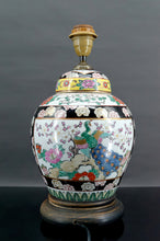 将图片加载到图库查看器,Lampe chinoise en porcelaine à décor de fleurs et de paons, Chine, Début XXe