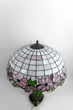 Charger l'image dans la galerie, Importante lampe en bronze et vitrail type Tiffany, Style Art nouveau – Circa 1970-1980