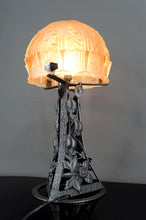 将图片加载到图库查看器,Importante Lampe Art Déco en Fer Forgé à Motifs de Papillons et Dôme Floral en Verre Pressé, Par Bartelemie, France, Circa 1925