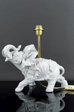 将图片加载到图库查看器,Paire de Lampes Sculpturales en Céramique Blanche , Éléphants, Italie, Circa 1970