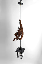 将图片加载到图库查看器,Exceptionnelle suspension « Tyrolien / Alpiniste », Sculpture figurative en bois – Forêt Noire, vers 1950
