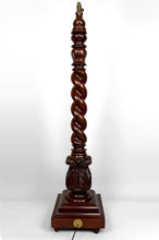 将图片加载到图库查看器,Important Lampadaire Colonne Victorienne Torsadée en Noyer Massif, Royaume-Uni, Style Tudor, Circa 1900