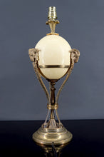 将图片加载到图库查看器,Lampe Néoclassique, Oeuf d’Autruche & Monture Athénienne Animalière en Bronze, France, Circa 1900