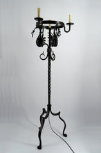 将图片加载到图库查看器,Important lampadaire en fer forgé à décor de dragons, Style néo-gothique, Art nouveau / Liberty, Italie, vers 1900