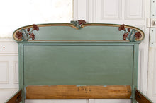 将图片加载到图库查看器,Lit Art Nouveau en bois sculpté et peint, Thème floral : Pavots / Coquelicots, France, vers 1900