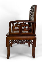Lade das Bild in den Galerie-Viewer, 4 importants fauteuils asiatiques aux Chauves-Souris et Grues, Indochine ou Chine du Sud, Circa 1880