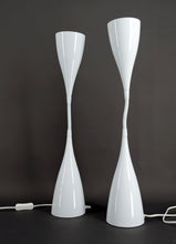 Charger l'image dans la galerie, Paire de Lampes Vintage Design en Tôle Émaillée Blanche , vers 1970