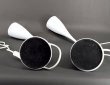 Charger l'image dans la galerie, Paire de Lampes Vintage Design en Tôle Émaillée Blanche , vers 1970