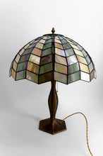 将图片加载到图库查看器,Lampe de table Art nouveau / Tiffany en bronze et vitrail – Pièce décorative d’exception – Circa 1980
