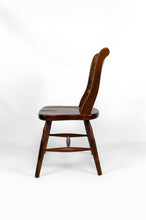Lade das Bild in den Galerie-Viewer, Lot de 6 chaises "Windsor" / Western / Cowboy en hêtre, Circa 1970