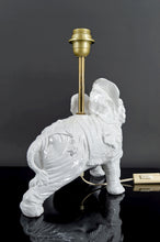 将图片加载到图库查看器,Paire de Lampes Sculpturales en Céramique Blanche , Éléphants, Italie, Circa 1970