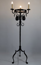 将图片加载到图库查看器,Important lampadaire en fer forgé à décor de dragons, Style néo-gothique, Art nouveau / Liberty, Italie, vers 1900
