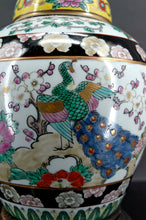将图片加载到图库查看器,Lampe chinoise en porcelaine à décor de fleurs et de paons, Chine, Début XXe