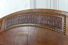 Загрузить изображение в средство просмотра галереи, Important porte-pipes en Cuir Repoussé, France, XXe