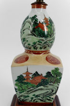 将图片加载到图库查看器,Lampe en Porcelaine Japonaise, Décor de Châteaux et Pagodes, XXe