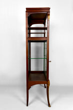 将图片加载到图库查看器,Vitrine Art Nouveau, Bronzes dorés sur un thème floral, France, vers 1900