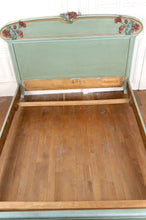 将图片加载到图库查看器,Lit Art Nouveau en bois sculpté et peint, Thème floral : Pavots / Coquelicots, France, vers 1900