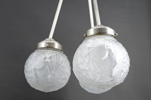 Загрузить изображение в средство просмотра галереи, Rare lustre Art déco à trois feux signé Muller Frères, modèle « Paons », Bronze nickelé, France, vers 1925