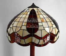 Загрузить изображение в средство просмотра галереи, Lampadaire Art Déco en noyer sculpté et abat-jour en vitrail style Tiffany – France, vers 1920