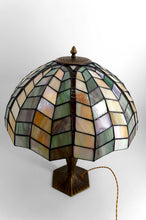 将图片加载到图库查看器,Lampe de table Art nouveau / Tiffany en bronze et vitrail – Pièce décorative d’exception – Circa 1980