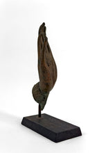 Загрузить изображение в средство просмотра галереи, Main de Bouddha en Bronze Patiné, montée sur Socle, Thaïlande, XXe Siècle