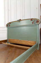 将图片加载到图库查看器,Lit Art Nouveau en bois sculpté et peint, Thème floral : Pavots / Coquelicots, France, vers 1900