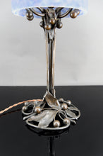 Загрузить изображение в средство просмотра галереи, Lampe Art Nouveau/ Deco en bronze et pâte de verre signée Muller Frères Lunéville, France, vers 1920