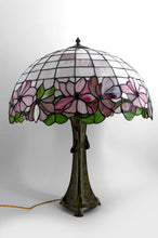 Charger l'image dans la galerie, Importante lampe en bronze et vitrail type Tiffany, Style Art nouveau – Circa 1970-1980