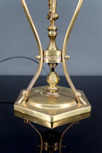 将图片加载到图库查看器,Lampe Néoclassique, Oeuf d’Autruche & Monture Athénienne Animalière en Bronze, France, Circa 1900