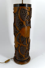 Загрузить изображение в средство просмотра галереи, Importante Lampe Sculpturale en Bois – Ancien Rouleau Encreur d’Imprimerie Art Nouveau – Design Industriel – Circa 1900