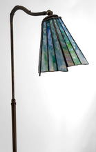 将图片加载到图库查看器,Lampadaire liseuse Art Déco en bronze et vitrail polychrome, Circa 1920