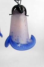将图片加载到图库查看器,Important lustre en fer forgé, tulipes et vasque en pâte de verre bleu, Art Deco, France
