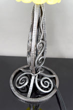 将图片加载到图库查看器,Paire de Lampes en Fer Forgé & Tulipes en Verre Soufflé Vert-Jaune, France, Art Déco, circa 1930