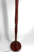 Загрузить изображение в средство просмотра галереи, Lampadaire Art Déco en noyer sculpté et abat-jour en vitrail style Tiffany – France, vers 1920