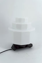 Загрузить изображение в средство просмотра галереи, Lampe Art Déco Steamline Modern, vers 1930 – Verre opalin et fer Forgé
