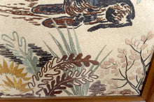 将图片加载到图库查看器,Exceptionnelle paire d'importantes tapisseries brodées Art Déco à décor de chasse primitive mythifiée, France, Vers 1930