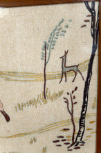 将图片加载到图库查看器,Exceptionnelle paire d'importantes tapisseries brodées Art Déco à décor de chasse primitive mythifiée, France, Vers 1930