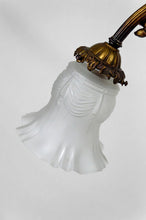 Load image into Gallery viewer, Lustre / chandelier de style Louis XVI / Neoclassique en Bronze doré, France, Circa 1900