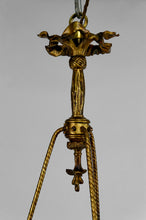 Load image into Gallery viewer, Lustre / chandelier de style Louis XVI / Neoclassique en Bronze doré, France, Circa 1900