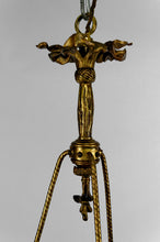 Load image into Gallery viewer, Lustre / chandelier de style Louis XVI / Neoclassique en Bronze doré, France, Circa 1900