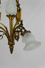 Load image into Gallery viewer, Lustre / chandelier de style Louis XVI / Neoclassique en Bronze doré, France, Circa 1900
