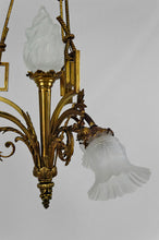 Load image into Gallery viewer, Lustre / chandelier de style Louis XVI / Neoclassique en Bronze doré, France, Circa 1900