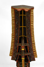 将图片加载到图库查看器,Grande maquette Tongkonan Toraja en bois sculpté et peint, Sulawesi / Indonésie, XXe