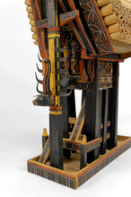 将图片加载到图库查看器,Grande maquette Tongkonan Toraja en bois sculpté et peint, Sulawesi / Indonésie, XXe