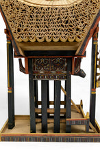 将图片加载到图库查看器,Grande maquette Tongkonan Toraja en bois sculpté et peint, Sulawesi / Indonésie, XXe
