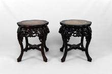 将图片加载到图库查看器,Paire de sellettes asiatiques en bois sculpté et plateaux en marbre, Indochine, Circa 1880